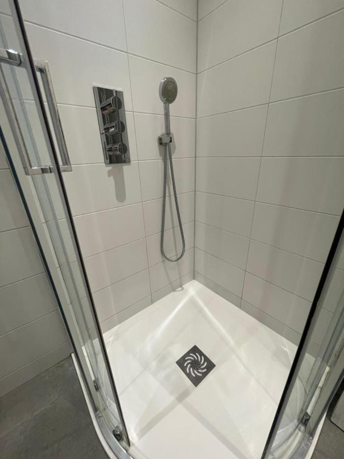 Chic 3 Bedroom Flat With Private Terrace In Holloway Near Finsbury Park London Exterior foto