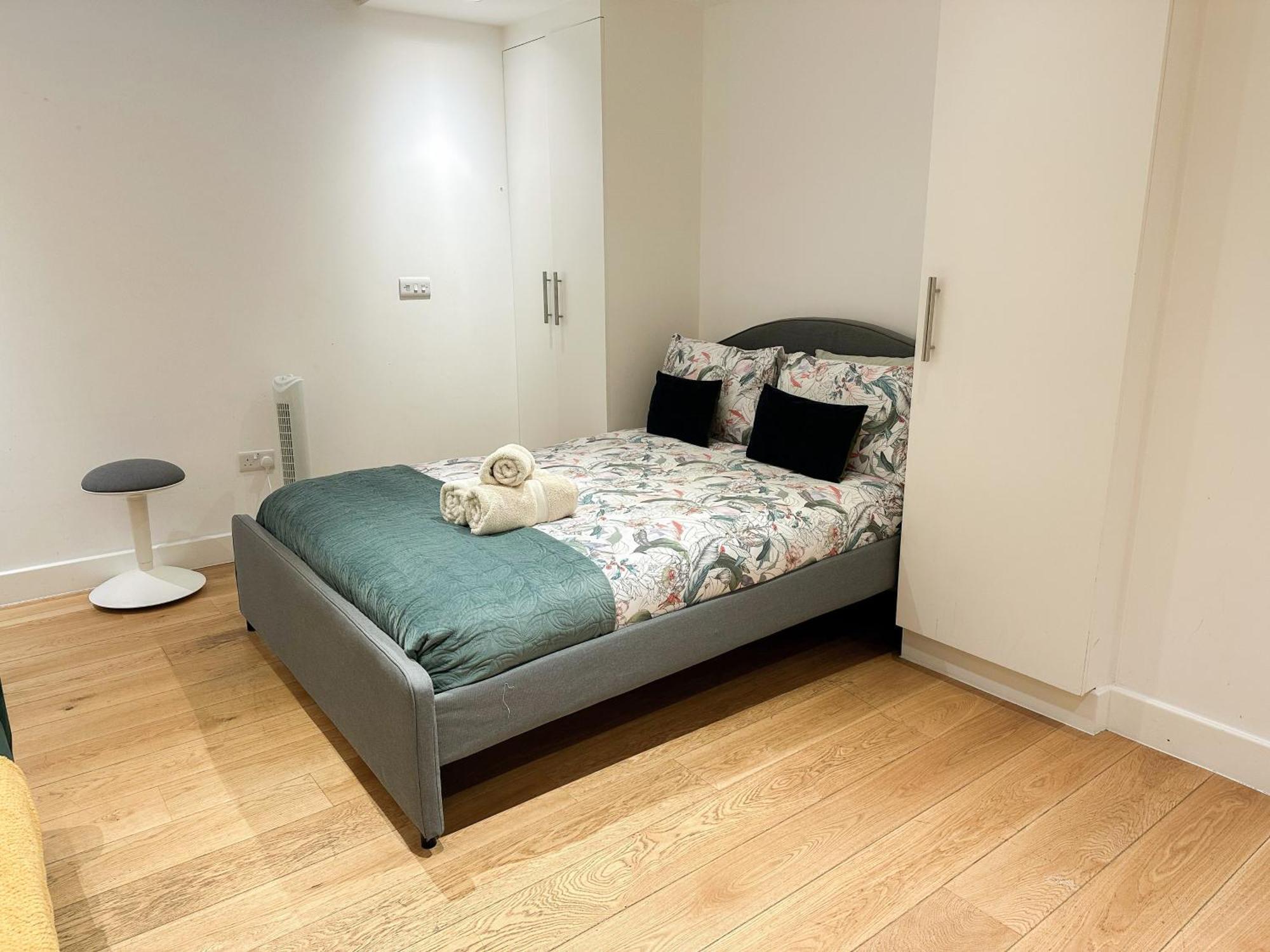 Chic 3 Bedroom Flat With Private Terrace In Holloway Near Finsbury Park London Exterior foto