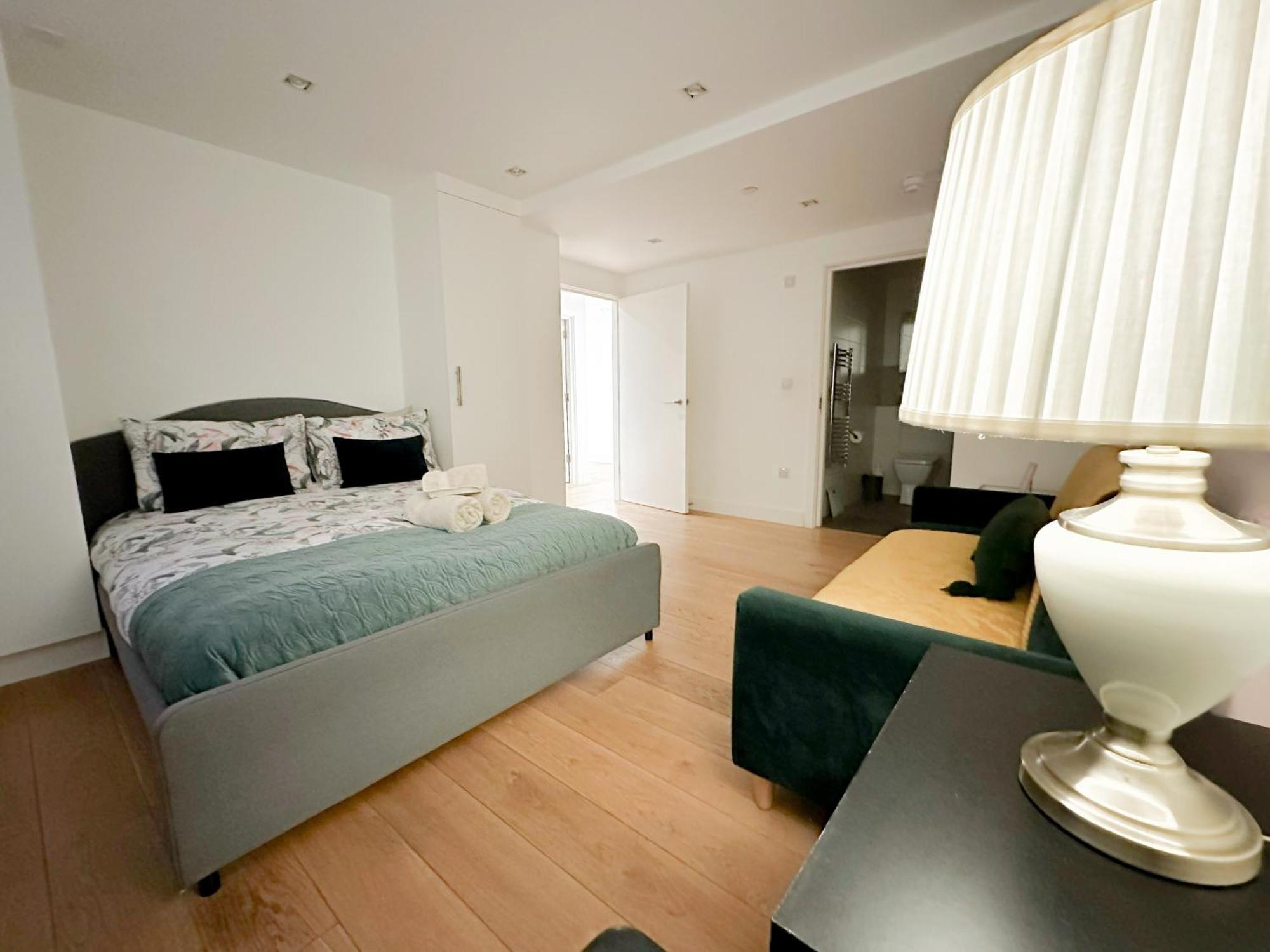 Chic 3 Bedroom Flat With Private Terrace In Holloway Near Finsbury Park London Exterior foto