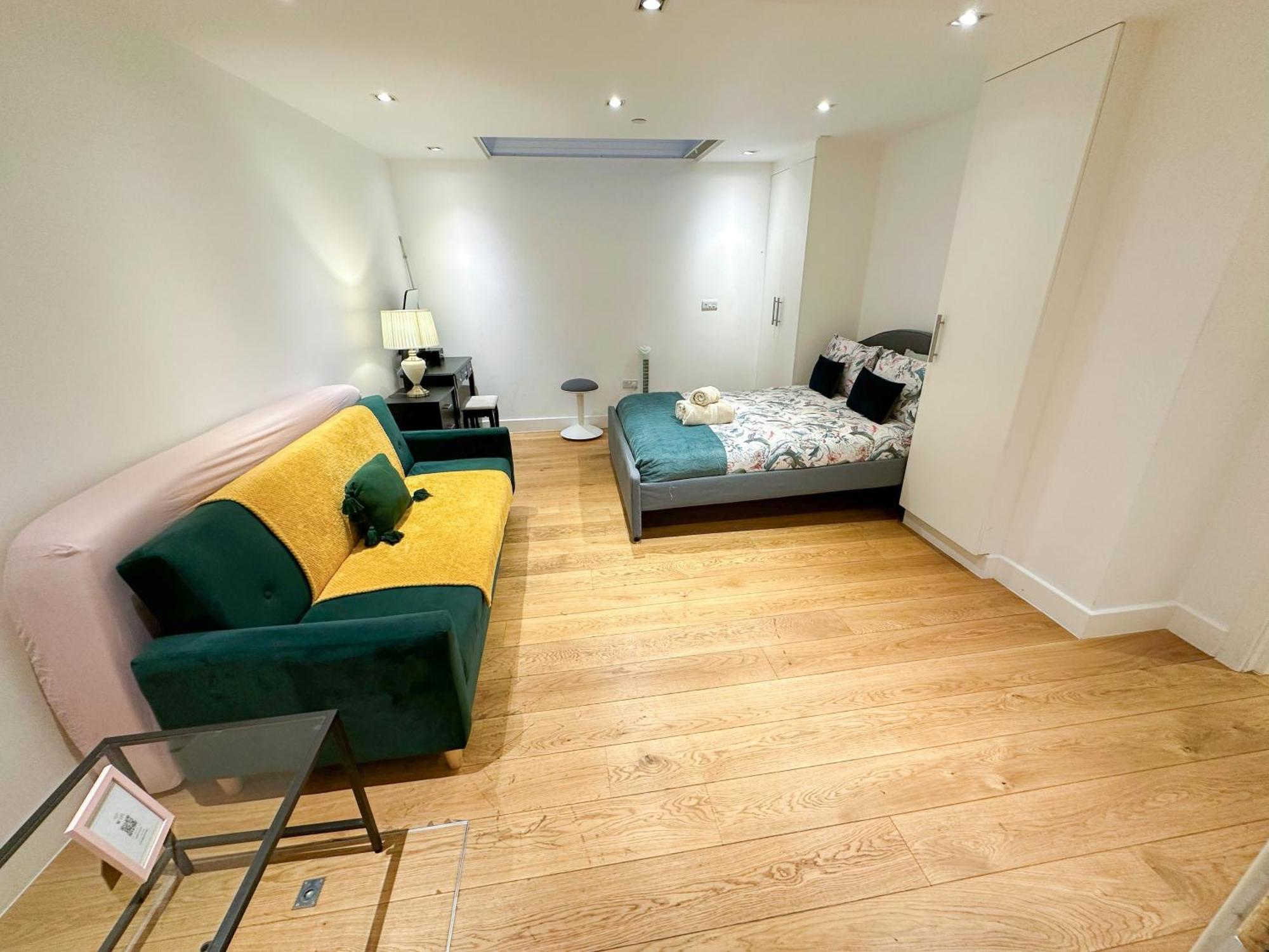 Chic 3 Bedroom Flat With Private Terrace In Holloway Near Finsbury Park London Exterior foto