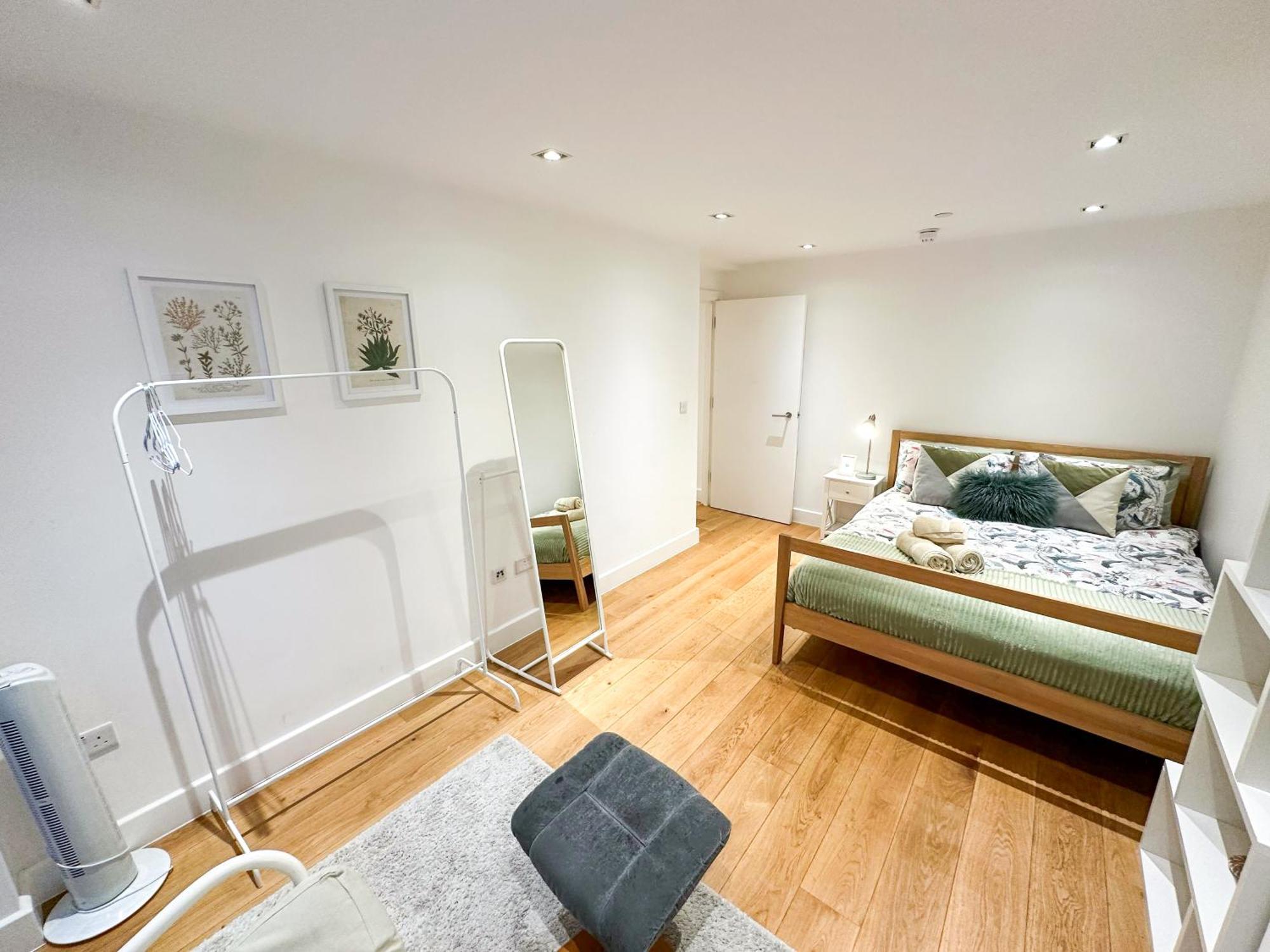 Chic 3 Bedroom Flat With Private Terrace In Holloway Near Finsbury Park London Exterior foto