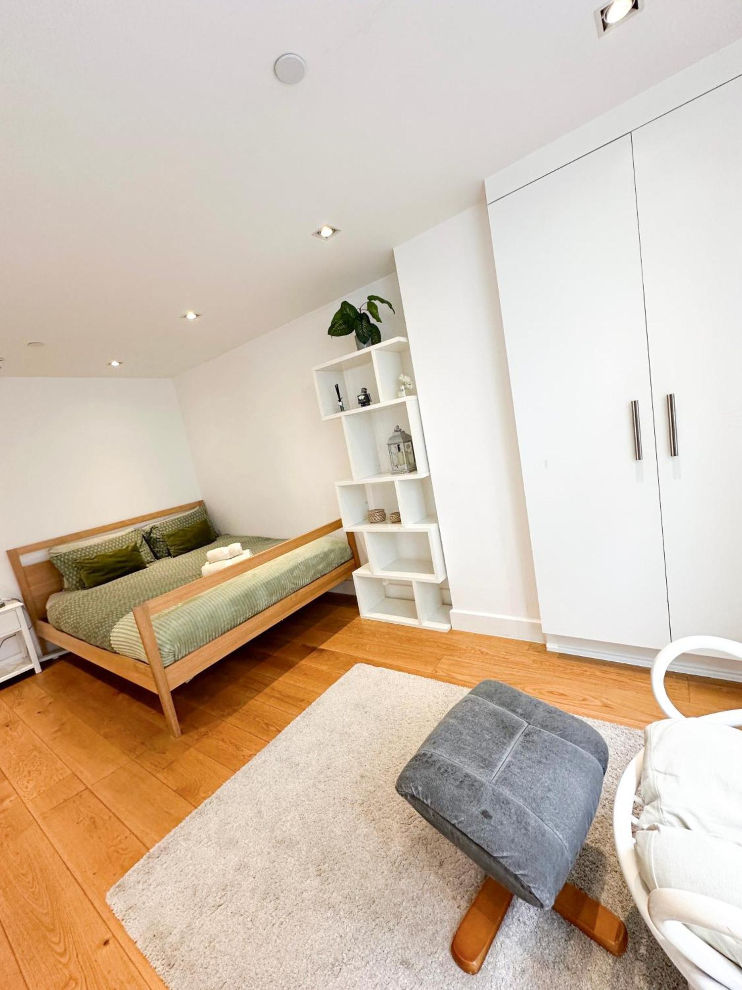 Chic 3 Bedroom Flat With Private Terrace In Holloway Near Finsbury Park London Exterior foto