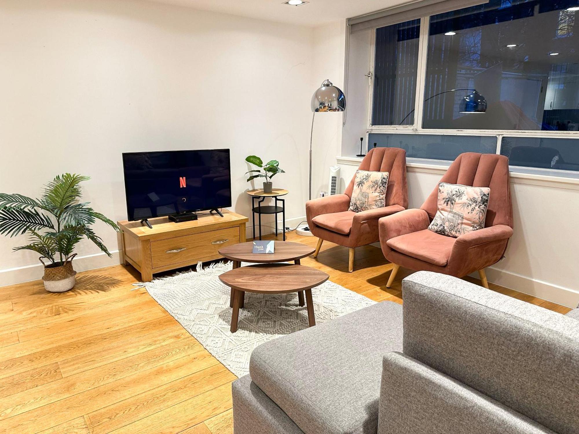Chic 3 Bedroom Flat With Private Terrace In Holloway Near Finsbury Park London Exterior foto