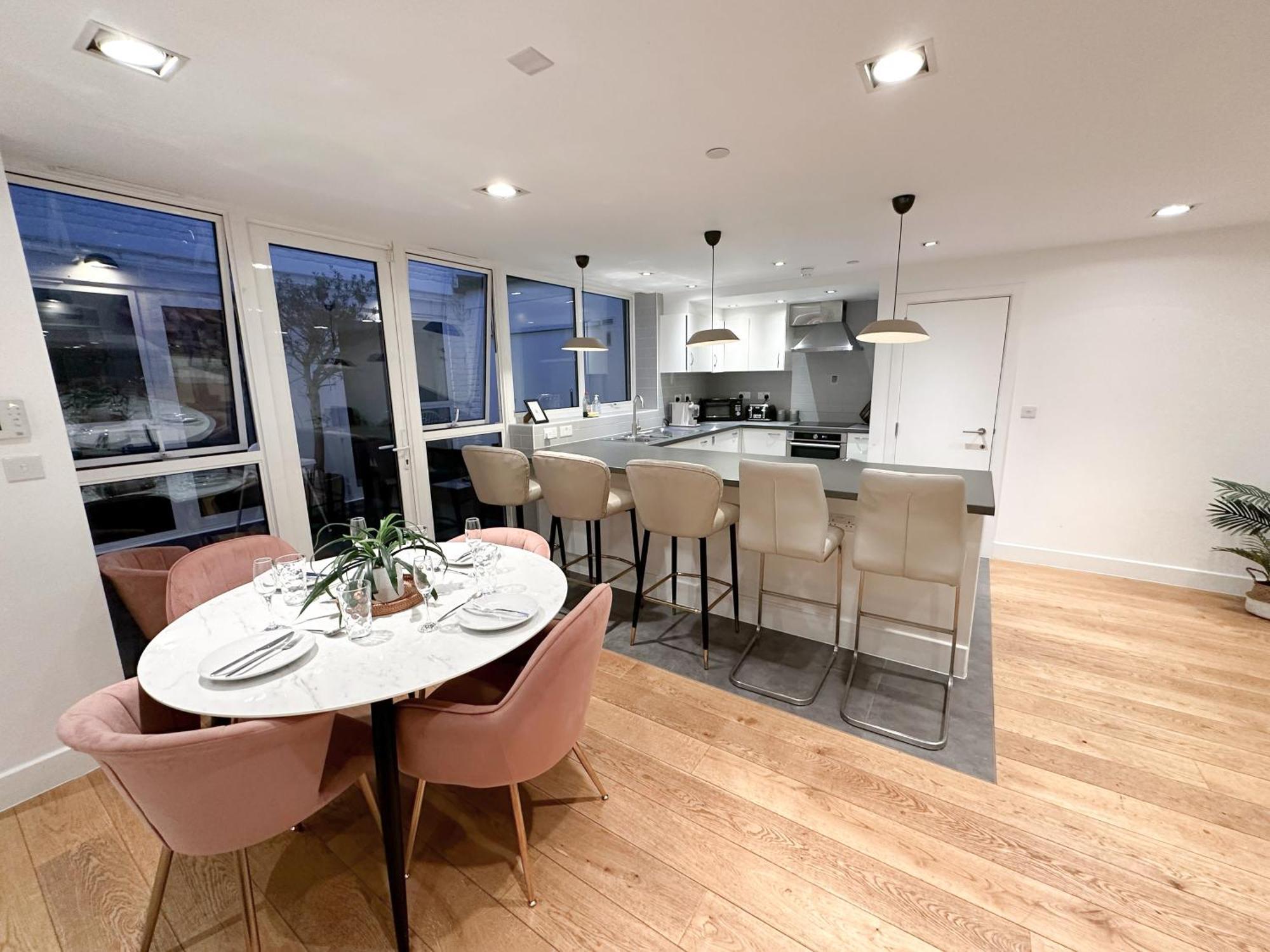 Chic 3 Bedroom Flat With Private Terrace In Holloway Near Finsbury Park London Exterior foto